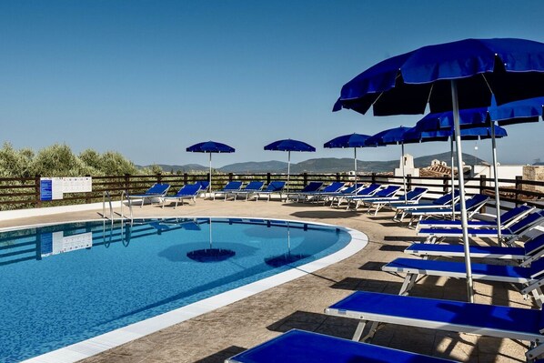 Seasonal outdoor pool