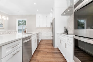 Microonde, forno, piano cottura, lavastoviglie