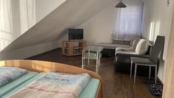 3 habitaciones, escritorio, tabla de planchar con plancha y wifi