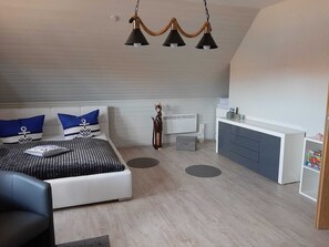1 Schlafzimmer, Reisekinderbett, kostenloses WLAN, Bettwäsche
