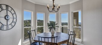 Panoramic views of Lake Travis & TX Hill Country