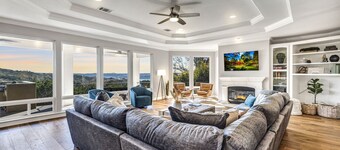 Panoramic views of Lake Travis & TX Hill Country