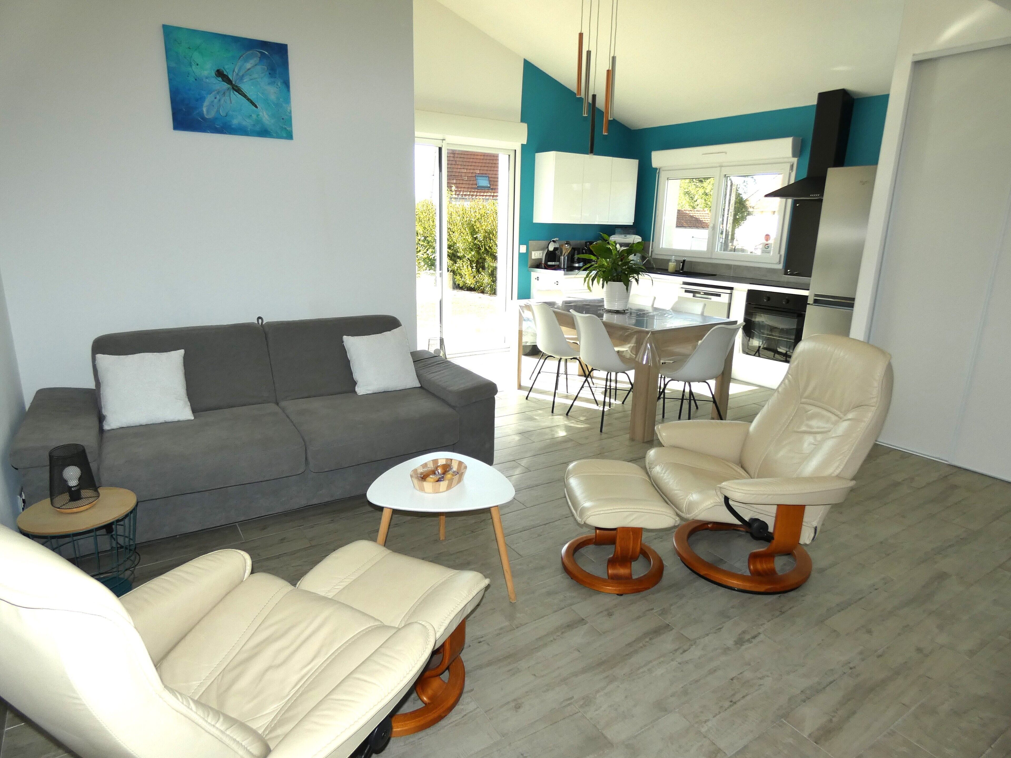 تلفزيون، مشغل دي في دي، كُتُب، مكتبة فيديو