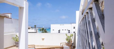 Deluxe House | Balcony view