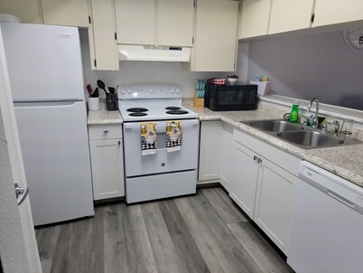 2 Bed 2 FB Near SEU Midway Disney and Beaches