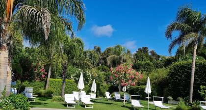 Elegant and comfortable apartment with terrace and swimming pool