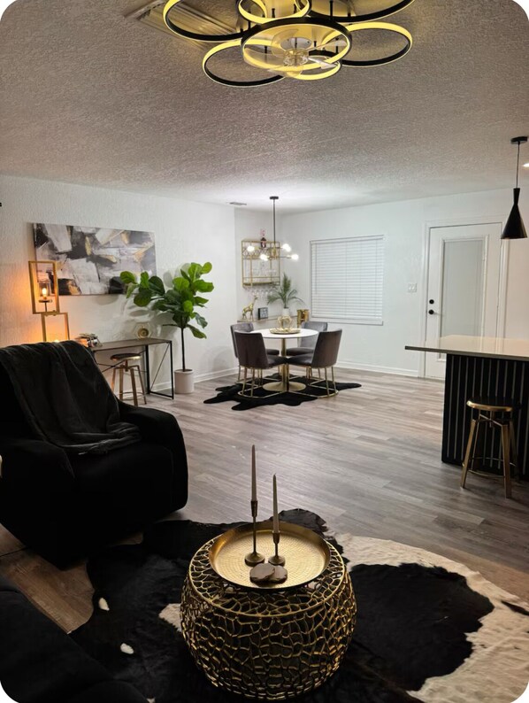 Smart TV, fireplace, stereo