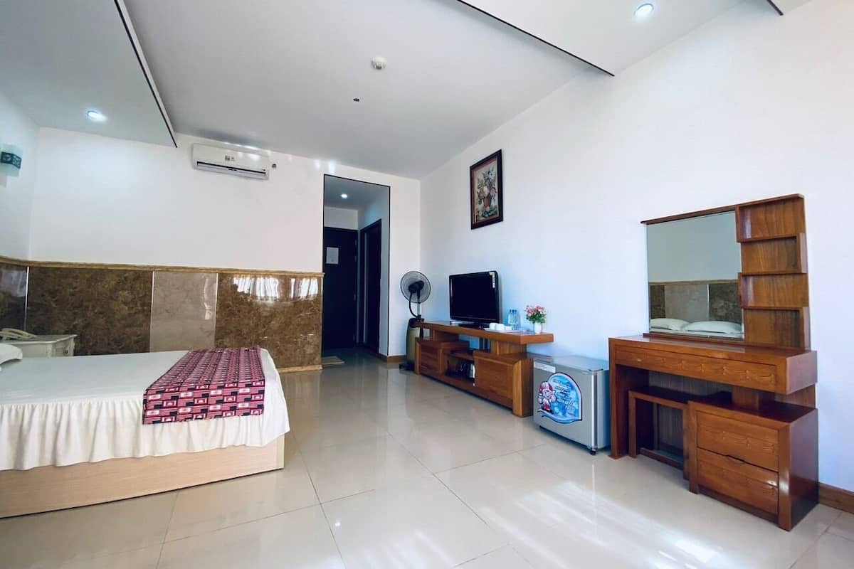 Comfort Double Room Single Use | Individually furnished, desk, free WiFi