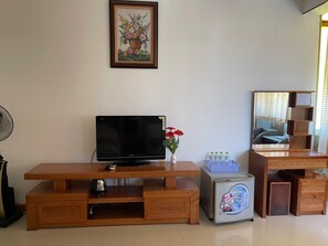 Individually furnished, desk, free WiFi - Son Thinh Hotel (Ho Chi Minh City)
