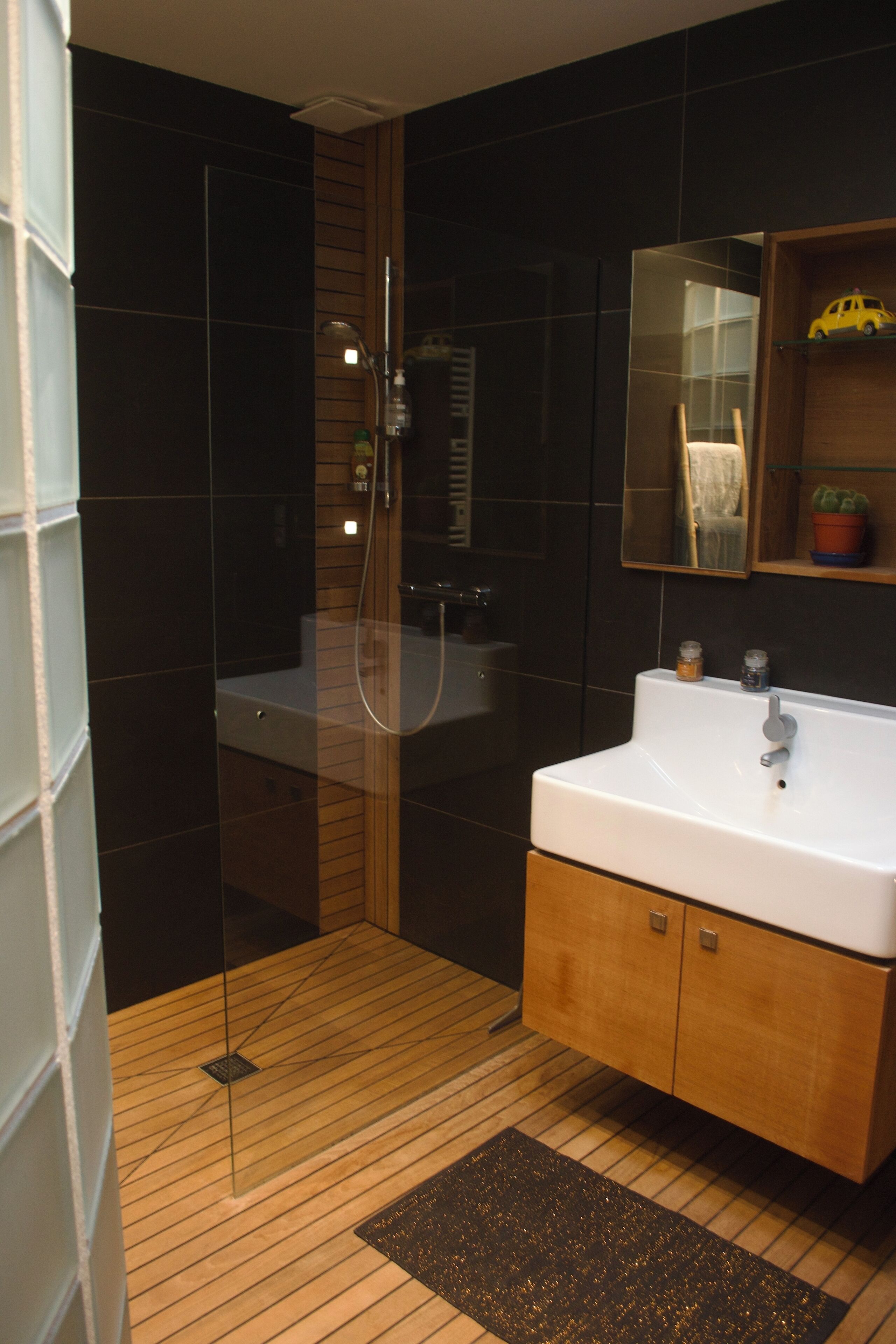 Baignoire, serviettes fournies, savon