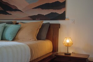 2 bedrooms, desk, free WiFi, bed sheets