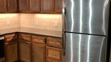 雪櫃、微波爐、焗爐、爐具