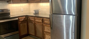 New Custom Townhome, community Gym and Pool