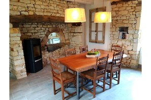 Dining - Renovated stone barn with a swimming pool between the Lot and Dordogne rivers (PAYRIGNAC)
