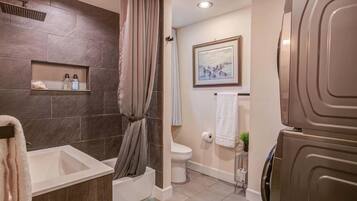 Duschwanne, Seife, Toilettenpapier