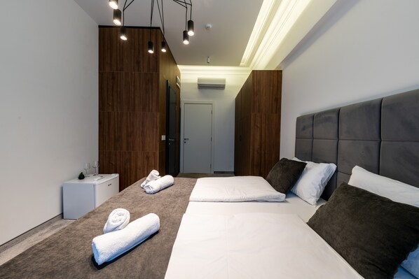 Standard Double Room | Premium bedding, pillowtop beds, minibar, desk - Kings Palace (Belgrade)