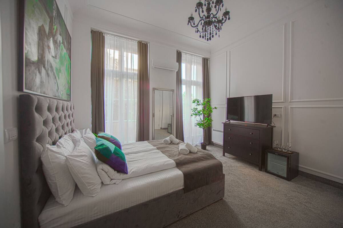Deluxe Suite