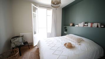 3 bedrooms, travel crib, free WiFi, bed sheets