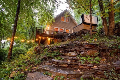 Breathtaking River Views · The Hawks Nest Cabin