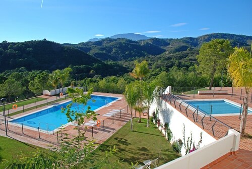 Modern apartment with view to Gibraltar + jacuzzi