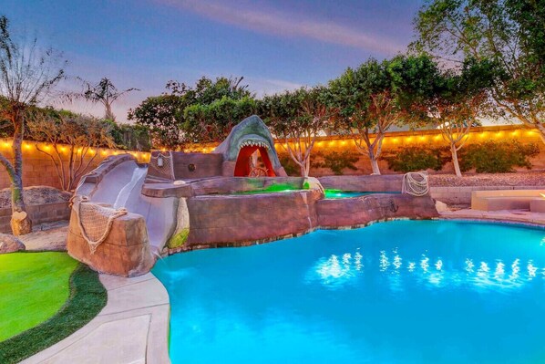 Lämmitetty uima-allas