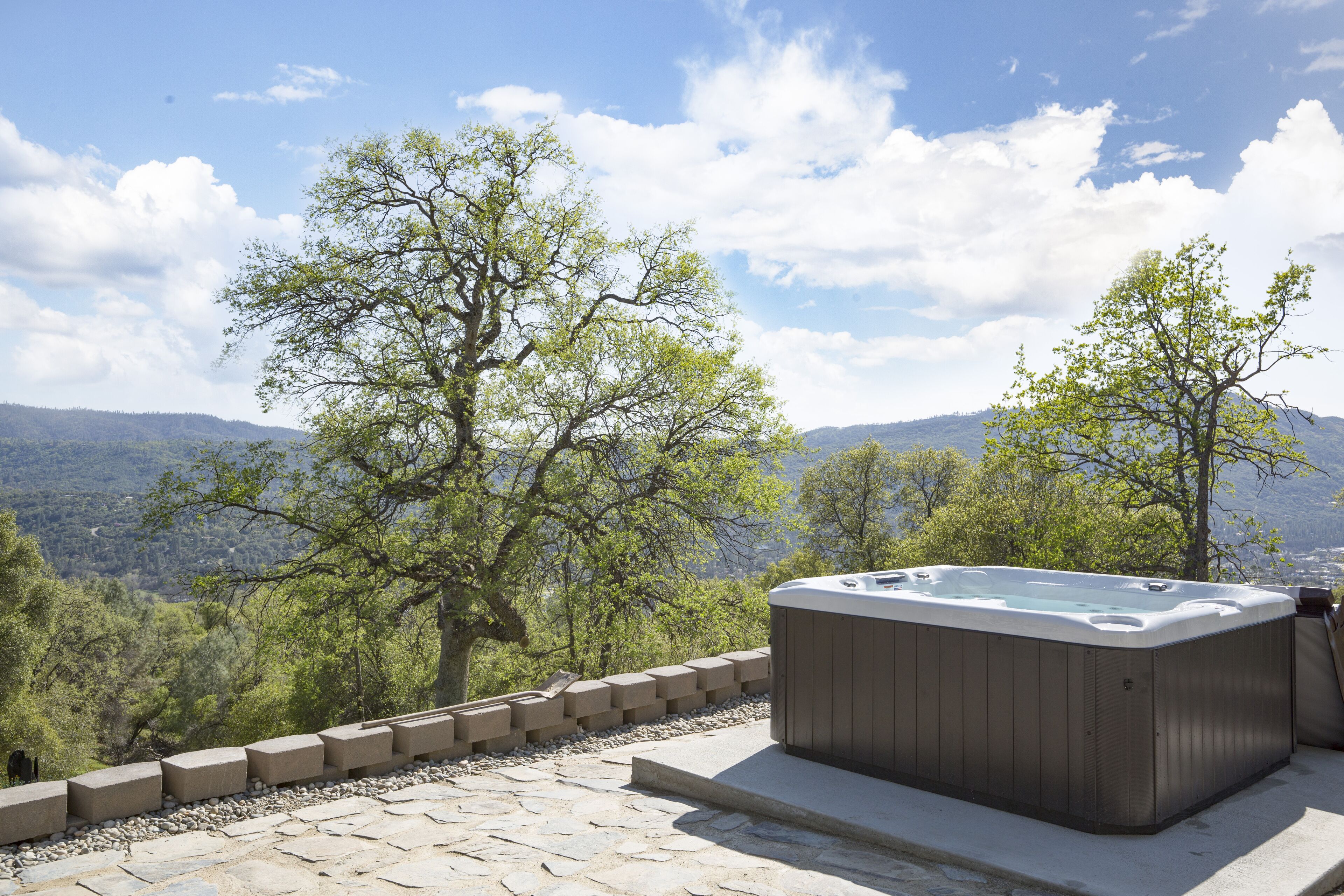 Canyon View House w/ hot tub, game room, views, and more!