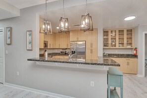 Fridge, microwave, oven, stovetop - Steps To The Beach! Stay at Yaya and Papi's Place 424B (Virginia Beach)