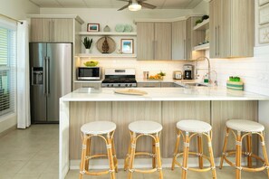 Fridge, microwave, oven, stovetop - Gecko @Serendip Vacation Condos (Cruz Bay)