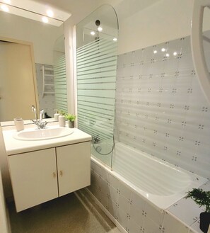 Badewanne, Haartrockner