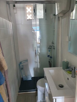 Shower - Magnificent studio overlooking the bay of Roses (Roses)