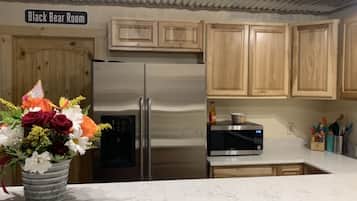 冰箱、微波炉、烤箱、炉灶