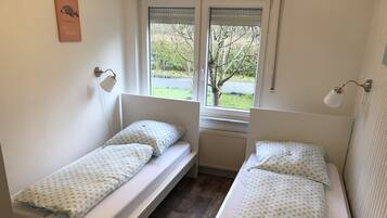 2 bedrooms, iron/ironing board, travel cot, free WiFi
