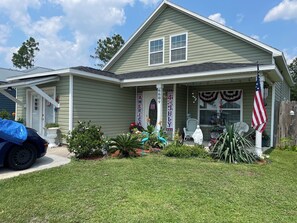 Exterior - Private Cozy bedroom with on suite living room (Panama City)