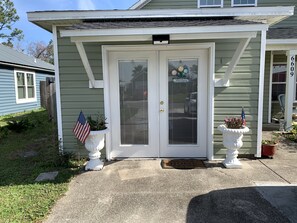 Exterior detail - Private Cozy bedroom with on suite living room (Panama City)