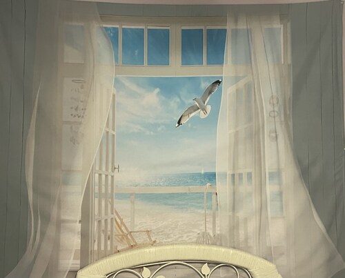 Private Cozy bedroom with on suite living room