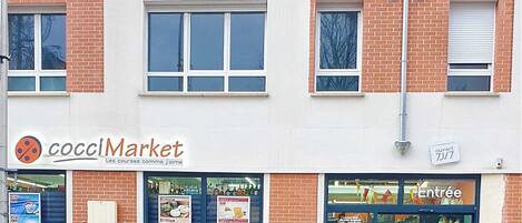 المنشأة من الخارج