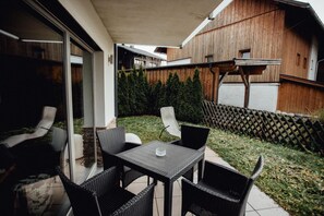 تناول الطعام بالخارج