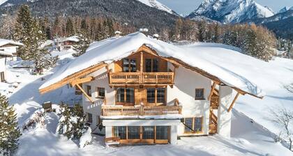 Alpine chic in Haus Hahn, combined with modern elegance Chalet Panoramablick by MoniCare