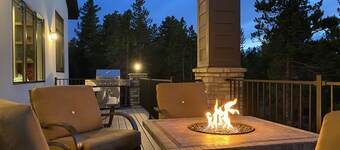 Luxury Home, Lake & Mountains View around