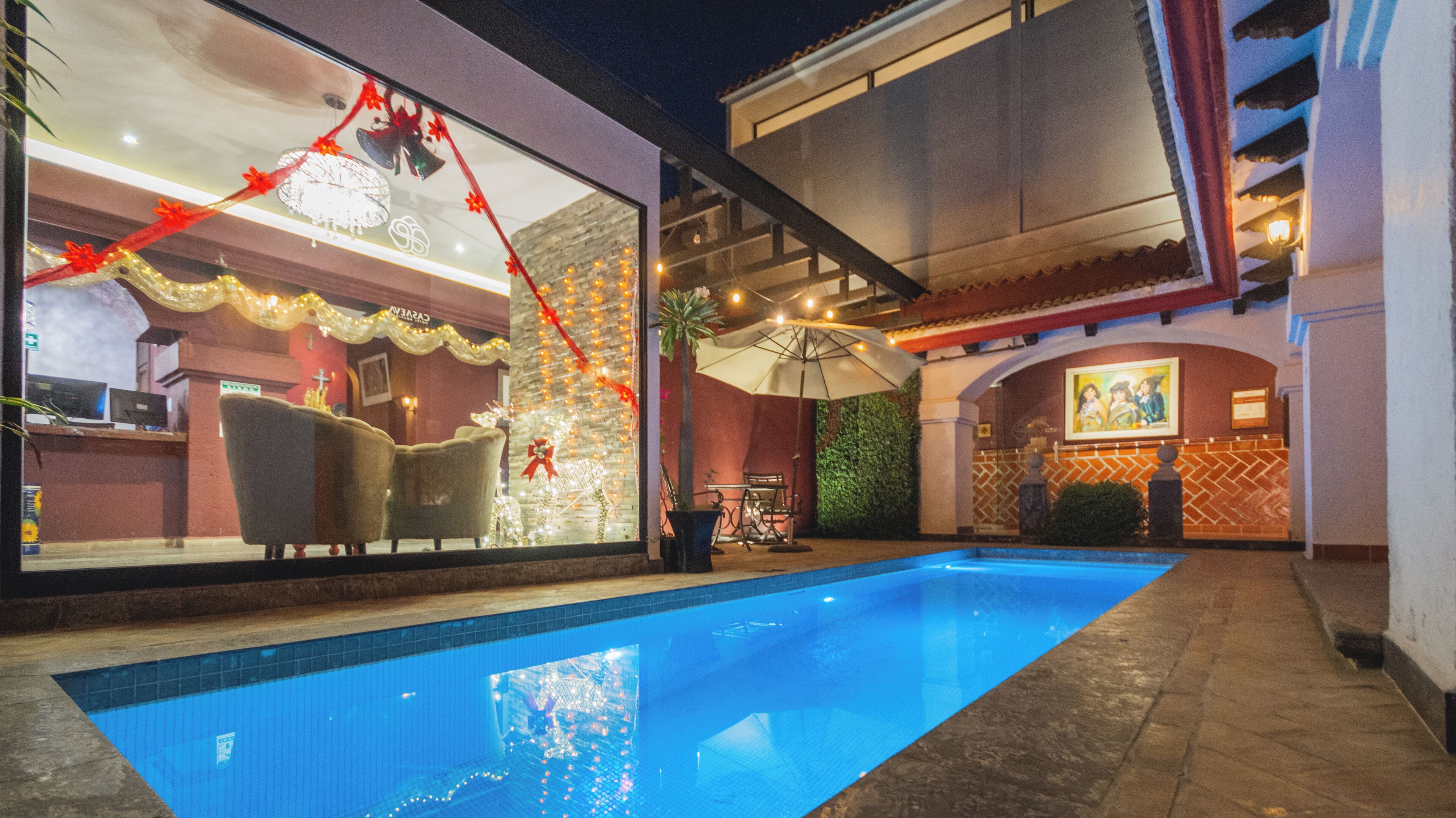 outdoor pool, open 8:00 am to 8:00 pm, pool loungers