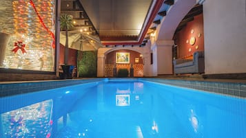 Outdoor pool, open 8:00 AM to 8:00 PM, pool loungers