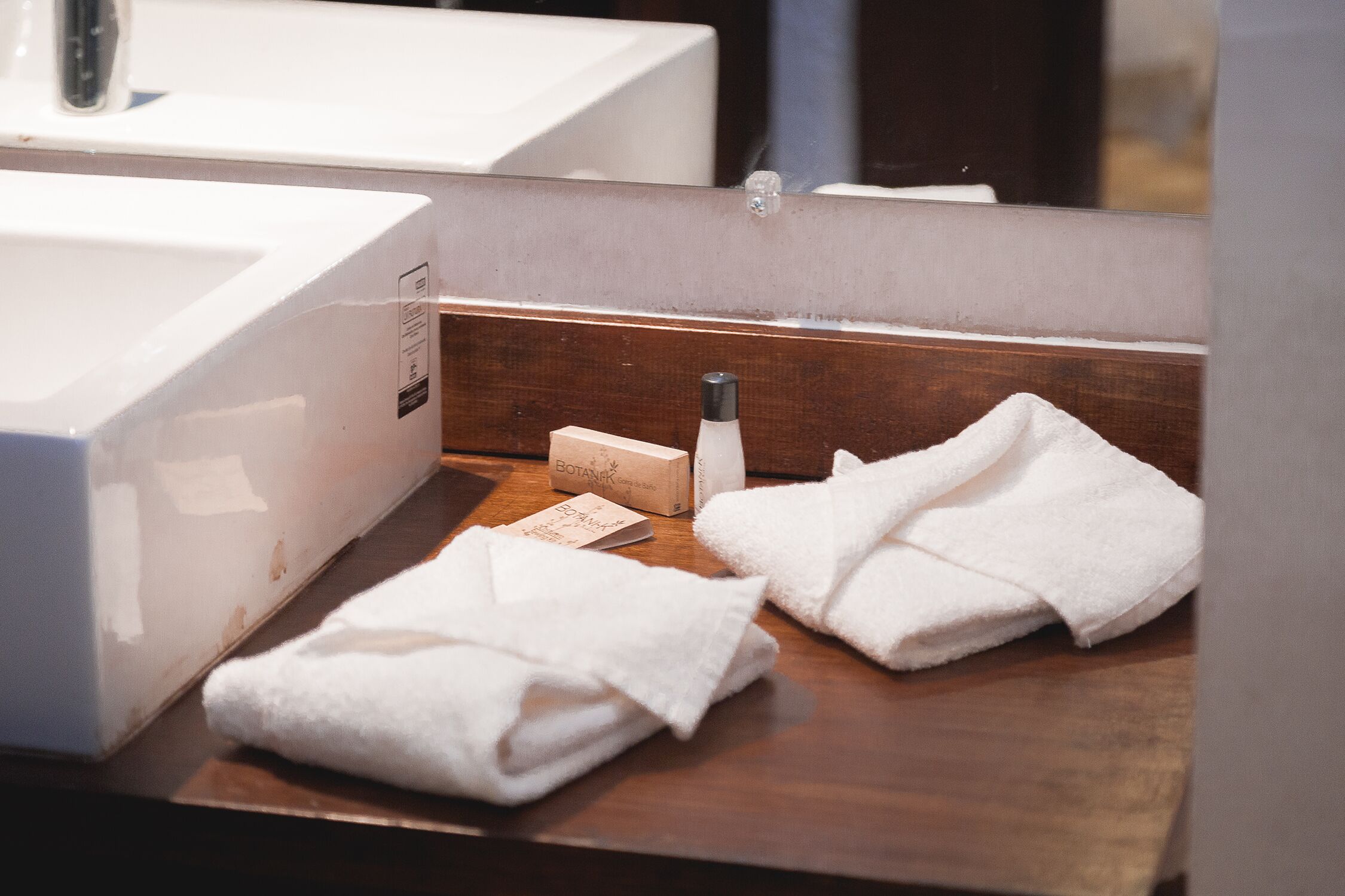 standard double room (frente a la alberca) | bathroom sink