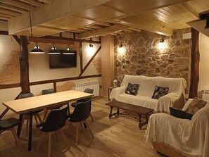 Fireplace - Cozy cottage with fireplace-barbecue (Candelario)