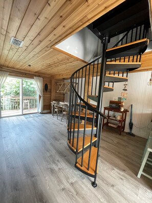 Interior - Island Beach Barn - charming vacation house with bay/dock and beach access (Placida)