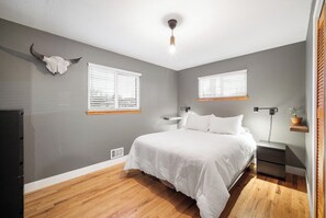 2 bedrooms, travel crib, free WiFi, bed sheets