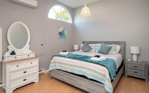 2 soverom, strykejern/-brett, internettilgang og sengetøy