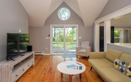 Delightful, Charming, Oversized 2 bedroom 2 bath Cottage!