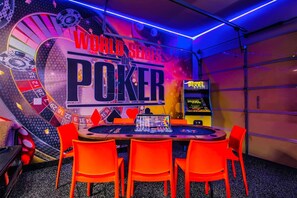 Games room - BACK IN BLACK/GOLIATH POOL (Indio)