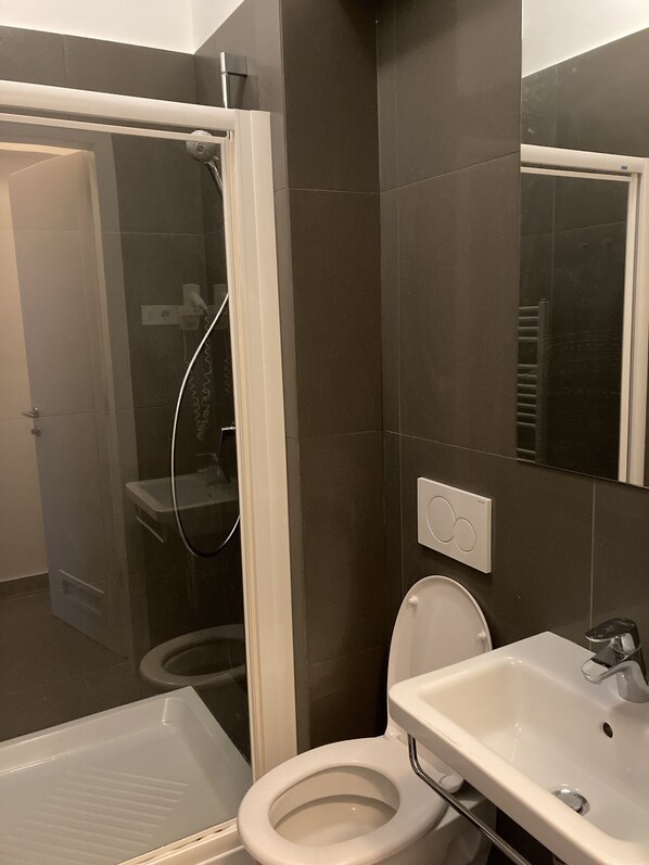 Studio Suite | Bathroom