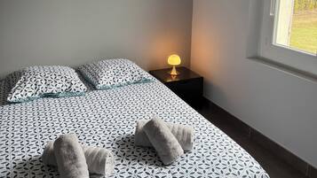 3 chambres, fer et planche à repasser, lit parapluie, Wi-Fi gratuit